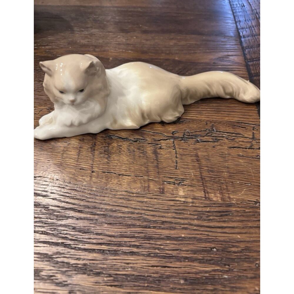 Lladró Figurine NAO By Lladro Cat Lying Persian Cat Kitten Statue 25cm Long VTG